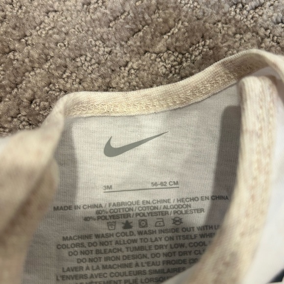 Nike Outfit - Picture 8 of 8